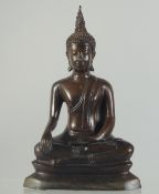 A GOOD THAI BRONZE SEATED BUDDHA, 21cm high.