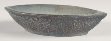 A FINE ISLAMIC -POSSIBLY DECCANI INDIAN ENGRAVED CALLIGRAPHIC BRONZE KASHKUL BOWL, 21cm wide.