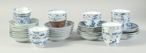 A COLLECTION OF CHINESE BLUE AND WHITE TEA BOWLS AND SAUCERS, (qty).
