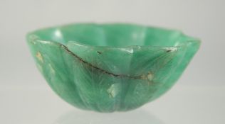 A SMALL 19TH CENTURY MUGHAL JADE / JADEITE BOWL, 7.5cm diameter.
