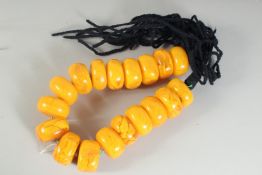 A LARGE BEADED MIXED-AMBER NECKLACE.