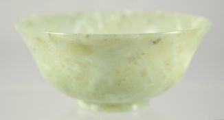 A SMALL CHINESE CLEAR JADE BOWL, 9.5cm diameter.
