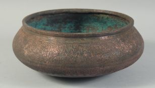 A FINE LARGE 15TH-16TH CENTURY SYRIAN MAMLUK ENGRAVED TINNED COPPER BOWL, 27cm diameter.