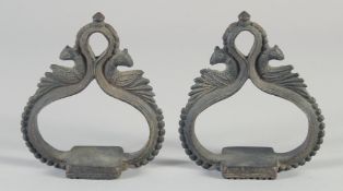 A PAIR OF 17TH-18TH CENTURY INDIAN DECCANI BRONZE HORSE STIRRUPS, with decorative birds, 11.5cm x