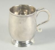 A GOOD GEORGE III SCOTTISH SILVER TANKARD. Edinburgh 1723. Maker: William Ayfour.