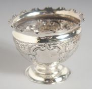 A SMALL EDWARD VII SILVER ROSE BOWL with repousse body. 3.5ins diameter, Sheffield 1904.