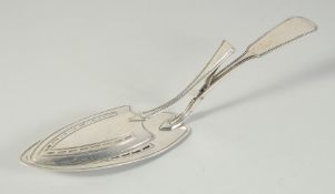 A GEORGE III SILVER FIDDLE AND THREAD PATTERN CAKE/ ASPARAGUS SERVERS. London 1807. Maker: I. S.