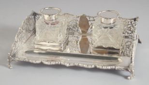 A RECTANGULAR SILVER TWO BOTTLED INKWELL with pierced sides. 7.25ins long. London 1913, silver: