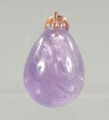 A SMALL RUSSIAN GOLD TOP AMETHYST PENDANT. 2cm long.