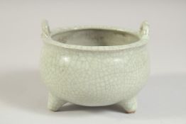 A GOOD SMALL CHINESE CRACKLE GLAZE CENSER.