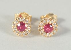 A GOOD PAIR OF 18CT GOLD RUBY AND DIAMOND EARRINGS.