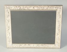 A GOOD UPRIGHT SILVER FRAMED PHOTOGRAPH FRAME. Photo size 10ins x 8ins. London hallmark, modern.