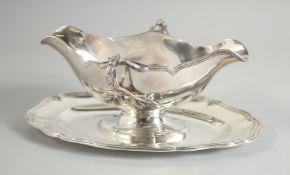 A GOOD DUCAL CROWN SILVER TWO HANDLED SAUCE TUREEN AND STAND. Weight: 20ozs.
