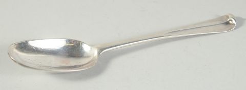 A GEORGE II IRISH SILVER TABLESPOON. Dublin 1753. Maker: Christopher Skinner.