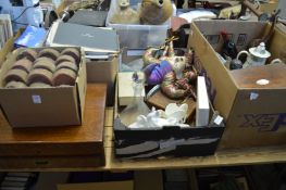 Quantity of miscellaneous collectables.