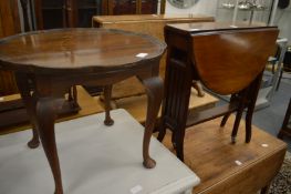 An Edwardian mahogany Sutherland table and a coffee table.