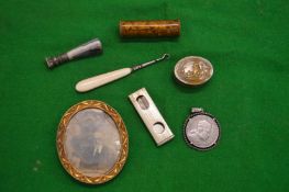 Miscellaneous collectables.