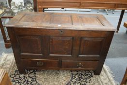 A good 18th century oak coffer/mule chest.