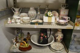 Quantity of decorative china.