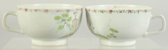 A PAIR OF FAMILLE ROSE PORCELAIN CUPS, with European subjects, cups 8.5cm diameter.
