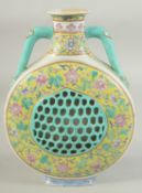 A 19TH CENTURY CHINESE FAMILLE JAUNE PORCELAIN TWIN HANDLE FLASK VASE, with pierced central panel a
