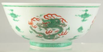 A CHINESE FAMILLE VERTE PORCELAIN BOWL, decorated with roundels of dragons, character mark to