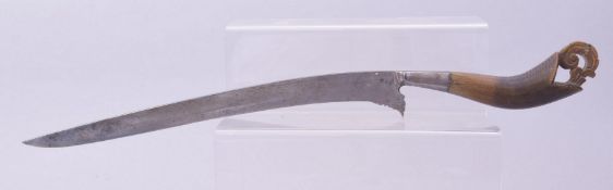 A FINE 18TH CENTURY INDONESIAN RHINO HORN HILTED DAGGER, 44cm long.