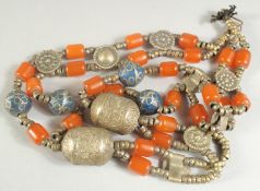 A GOOD MIXED-BEADED NECKLACE.