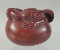 A LARGE CARVED WOOD NETSUKE 6.5cm