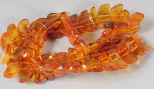 A GOOD GRADUATED AMBER BEAD NECKLACE, 80 beads, 30ins long, with a gold clasp.