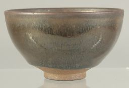 A CHINESE STUDIO POTTERY BOWL. 9cm diameter.
