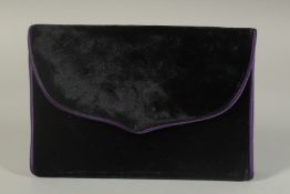 A CATHERINE WALKER BLUE VELVET EVENING BAG, a mirror inside. 8ins long.