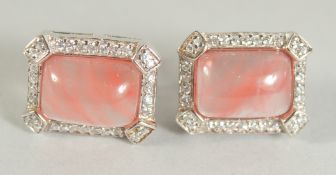 A PAIR OF SILVER AND AGATE DECO STYLE EARRINGS.