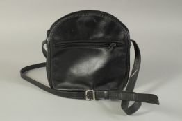 AN EUNY OF ITALY BLACK LEATHER BAG, 7ins long with leather handle (used)