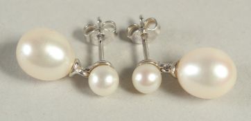 A PAIR OF 9CT WHITE GOLD DOUBLE PEARL EARRINGS.