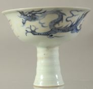 A CHINESE PORCELAIN BLUE AND WHITE STEM CUP. 4.5ins diameter.