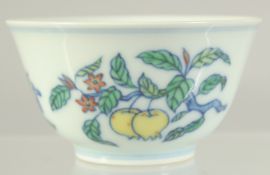 A CHINESE DOUCAI PORCELAIN CUP. 8cm diameter.
