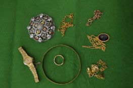 Quantity of jewellery.