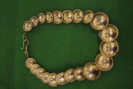 A chunky gilt necklace.