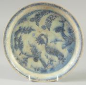 A 16TH-17TH CENTURY PERSIAN SAFAVID POTTERY DISH, 22cm diameter.