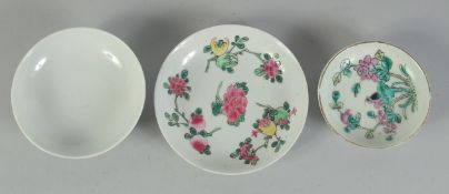 THREE SMALL CHINESE FAMILLE ROSE PORCELAIN DISHES, (3).