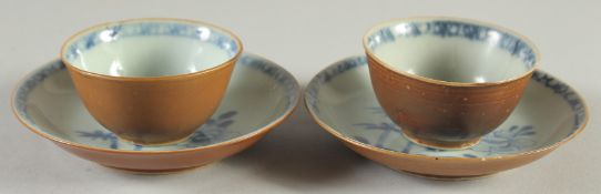 A PAIR OF CHINESE NANKING CARGO BLUE AND WHITE PORCELAIN TEA BOWLS AND SAUCERS, painted with
