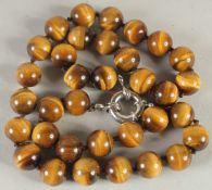 A TIGER'S EYE NECKLACE. 18ins long.
