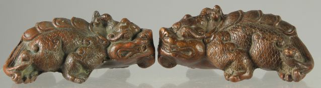 A PAIR OF JAPANESE BRONZE MYTHICAL BEASTS.