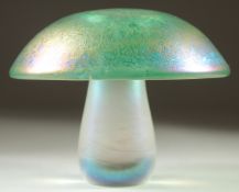 A LOETZ STYLE IRIDESCENT MUSHROOM. 5ins high.