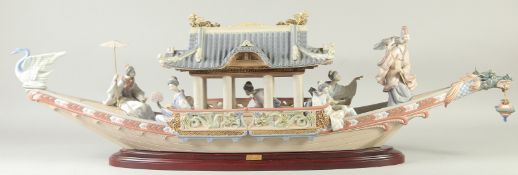 A LARGE LLADRO LIMITED EDITION PORCELAIN GROUP 