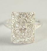 AN 18CT WHITE GOLD AND DIAMOND ART DECO STYLE RING.