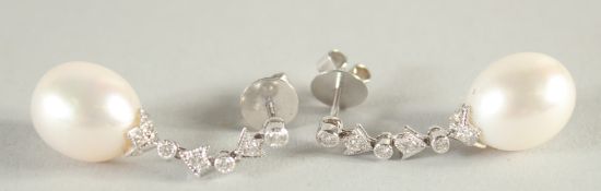 A PAIR OF 18CT WHITE GOLD AND PEARL DROP EARRINGS.