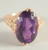 A 14CT GOLD AMETHYST SINGLE STONE RING.
