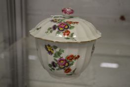 A GOOD FIRST PERIOD WORCESTER PORCELAIN CIRCULAR BOWL AND COVER painted with flowers.